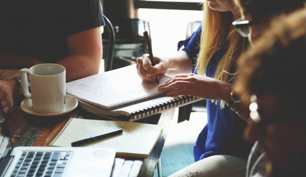 Online VS Traditional Dental Assisting Schools